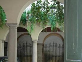 18 - particolare del cortile mod